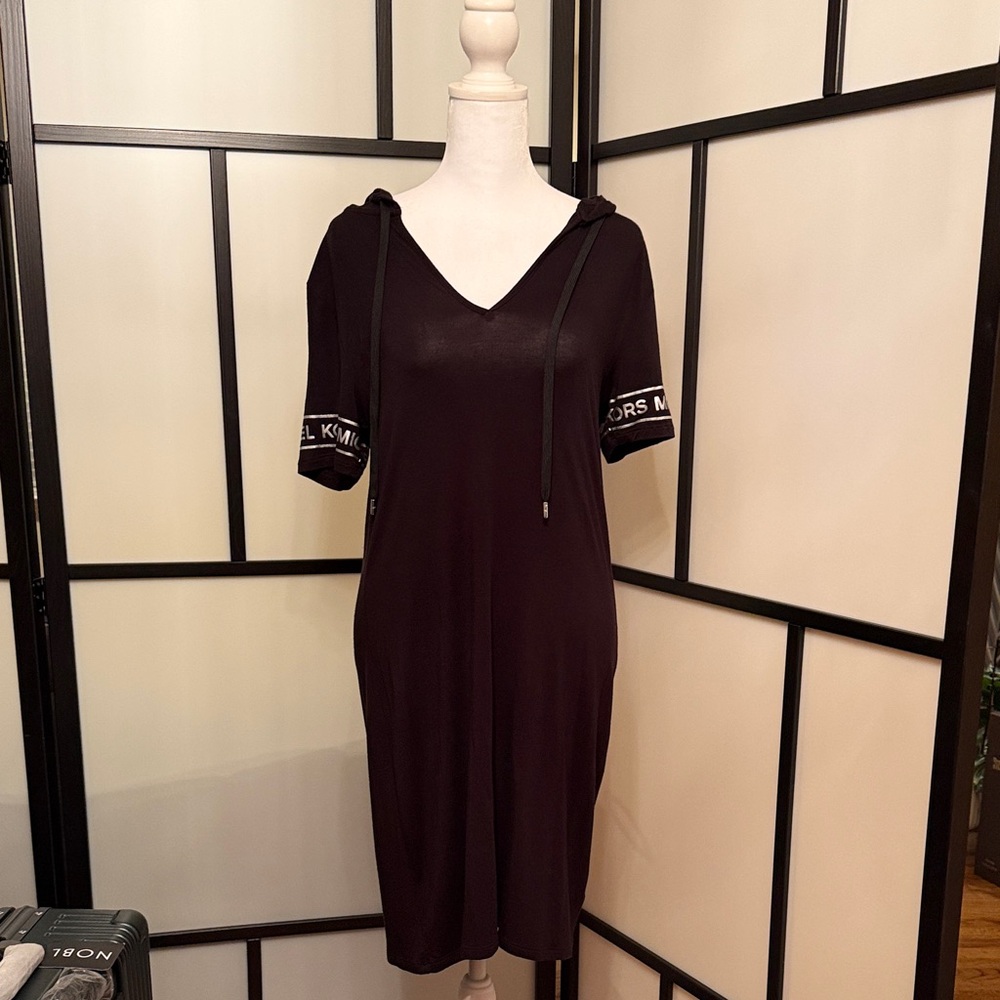 Michael Kors Black Hooded V-Neck Midi Dress with Logo Sleeve